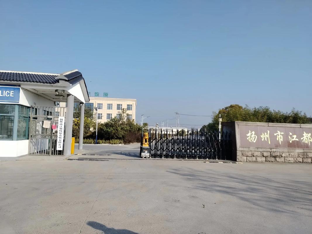江都牧原.产品:空降门k100b+电动侧小门+车牌识别 客